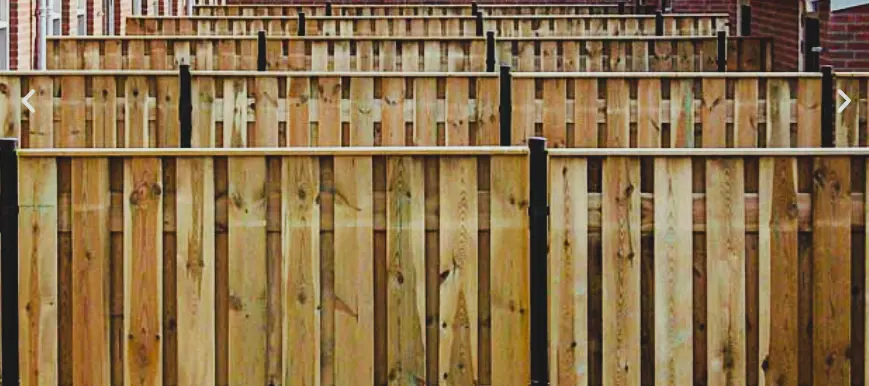 Schutting met stalen palen