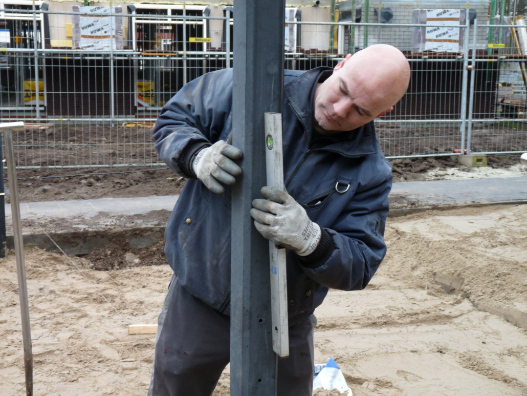 Betonpalen plaatsen