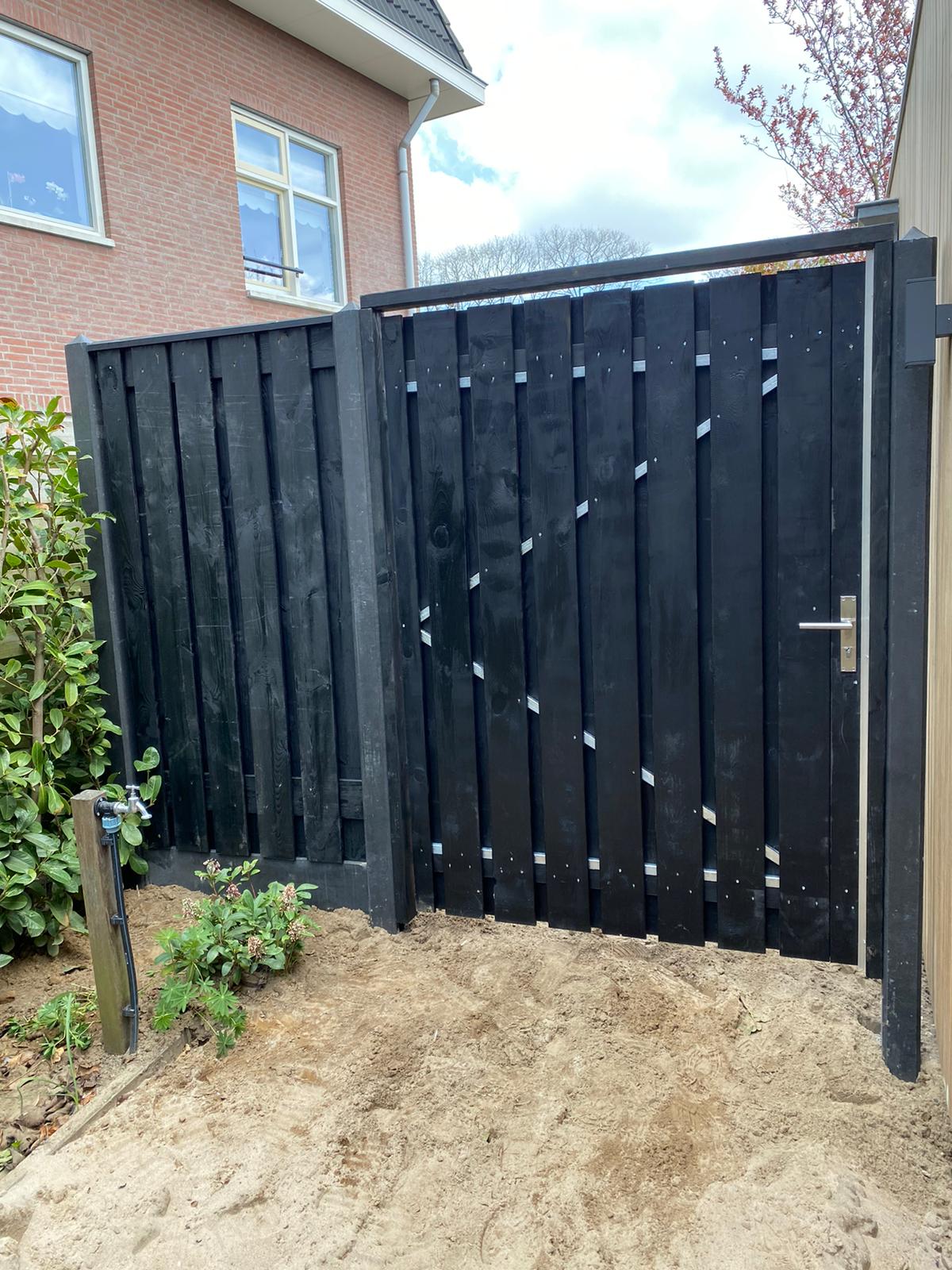 Tuindeur zwart hout