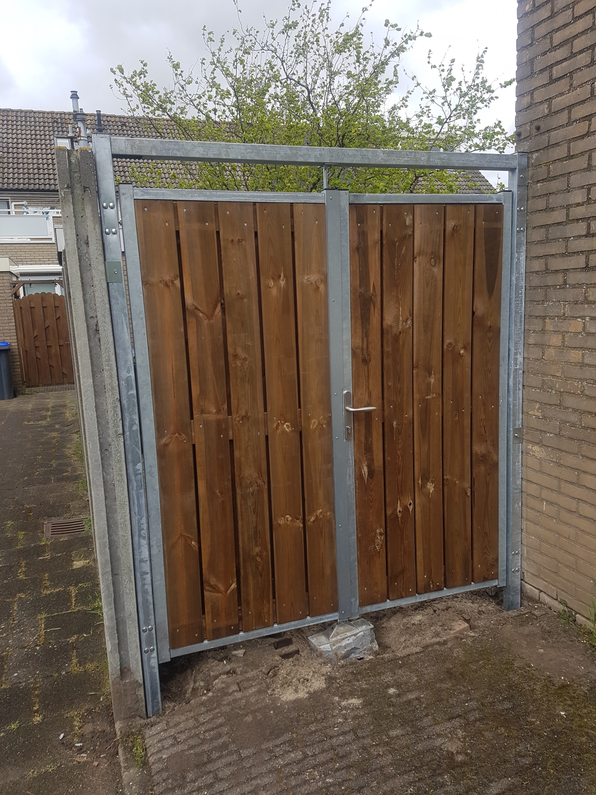 Maatwerk poort hout met staal